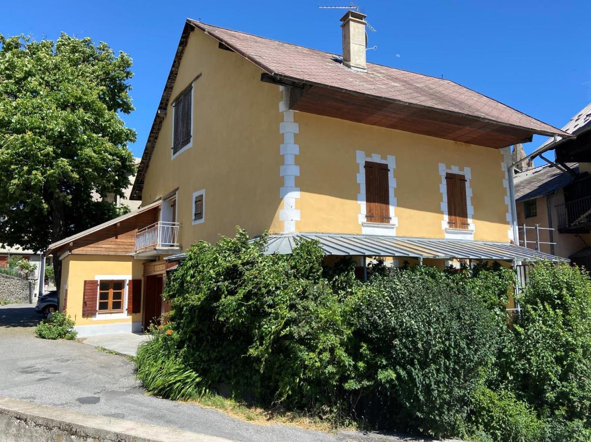 Le Pied De Ville Pouzenc Embrun Exteriér fotografie